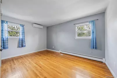 20 Rochelle Court, Amityville, NY 11701 - Photo 16