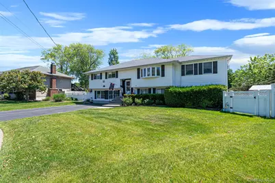 20 Rochelle Court, Amityville, NY 11701 - Photo 4