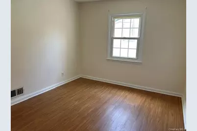 32 Gables Drive, Hicksville, NY 11801 - Photo 10
