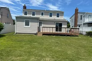 32 Gables Dr, Hicksville, NY 11801 - Photo 4