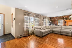 113 Duffy Pl, West Islip, NY 11795 - Photo 4