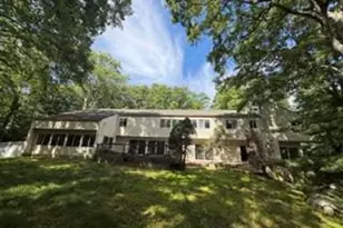 1117 Cedar Ridge Rd, Oyster Bay, NY 11771 - Photo 2