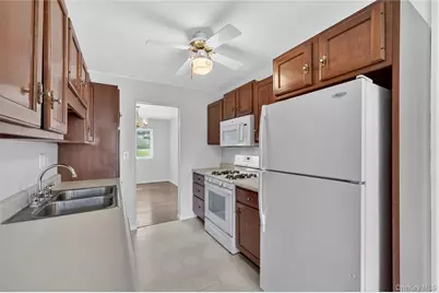 10 Squires Gate #I, Poughkeepsie, NY 12603 - Photo 8
