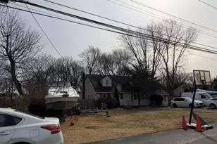 1393 Gardiner Dr, Bay Shore, NY 11706 - Photo 2