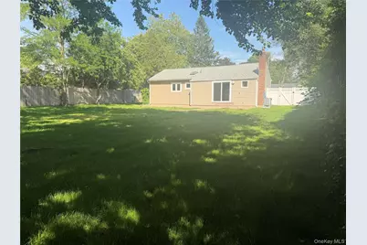 16 Lincoln Drive, Oakdale, NY 11769 - Photo 2