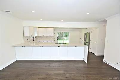 16 Lincoln Drive, Oakdale, NY 11769 - Photo 22