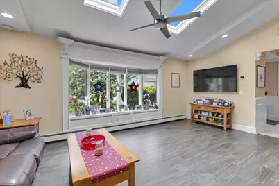 10 Elf Court, Bohemia, NY 11716 - Photo 12