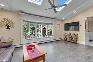 10 Elf Ct, Bohemia, NY 11716 - Photo 12