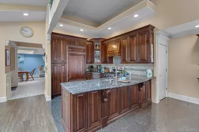 10 Elf Court, Bohemia, NY 11716 - Photo 10