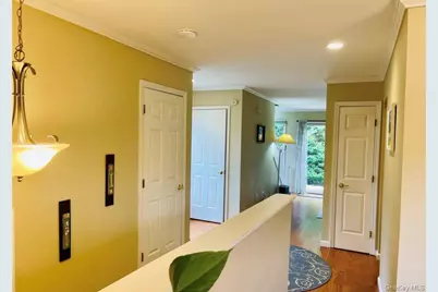 301 Kensington Way, Mount Kisco, NY 10549 - Photo 10