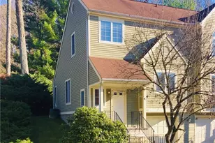 301 Kensington Way, Mount Kisco, NY 10549 - Photo 2