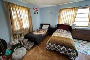 812 S 6th St, Lindenhurst, NY 11757 - Photo 12
