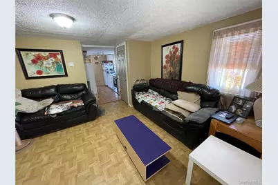 812 S 6th Street, Lindenhurst, NY 11757 - Photo 4