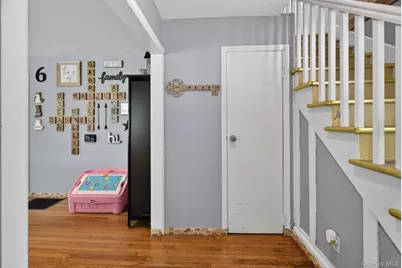 7 Walnut Street, Poughkeepsie, NY 12601 - Photo 6