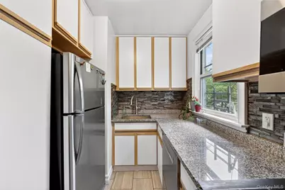13 Winchester Avenue #2A, Yonkers, NY 10710 - Photo 6