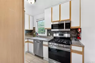 13 Winchester Ave, Yonkers, NY 10710 - Photo 6