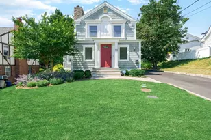 59 Franklin Pl, Great Neck, NY 11023 - Photo 2