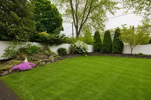3 Carolyn Ct, Syosset, NY 11791 - Photo 18