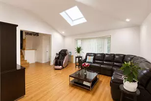 3 Carolyn Ct, Syosset, NY 11791 - Photo 2