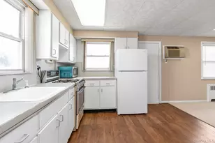 32 Jersey St, Hicksville, NY 11801 - Photo 4