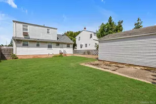 32 Jersey St, Hicksville, NY 11801 - Photo 16