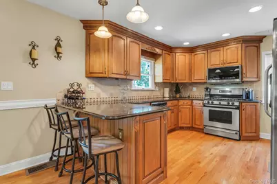 12 Pinewood Lane, New Hyde Park, NY 11040 - Photo 16