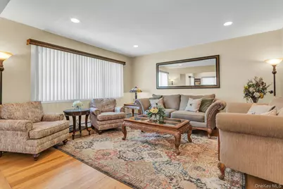 12 Pinewood Lane, New Hyde Park, NY 11040 - Photo 8