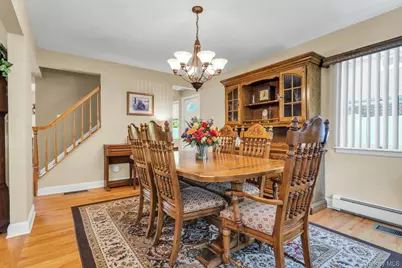 12 Pinewood Lane, New Hyde Park, NY 11040 - Photo 10