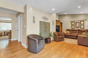 12 Pinewood Ln, New Hyde Park, NY 11040 - Photo 18