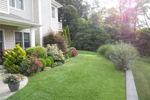 601 Willow Pond Dr, Riverhead, NY 11901 - Photo 2