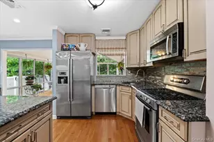 10 Peter Rd, Hicksville, NY 11801 - Photo 12