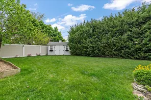 10 Peter Rd, Hicksville, NY 11801 - Photo 28