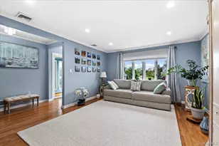 10 Peter Rd, Hicksville, NY 11801 - Photo 6