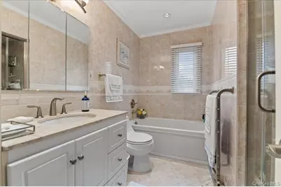 10 Peter Road, Hicksville, NY 11801 - Photo 20