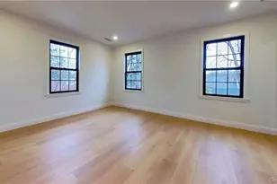 85-15 Wareham Pl, Jamaica, NY 11432 - Photo 16