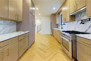 85-15 Wareham Pl, Jamaica, NY 11432 - Photo 18