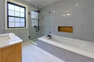 85-15 Wareham Pl, Jamaica, NY 11432 - Photo 12