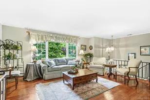 22 Locksley Ln, Bedford Hills, NY 10507 - Photo 2
