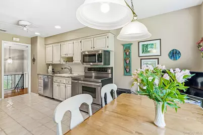 22 Locksley Lane, Bedford Hills, NY 10507 - Photo 10