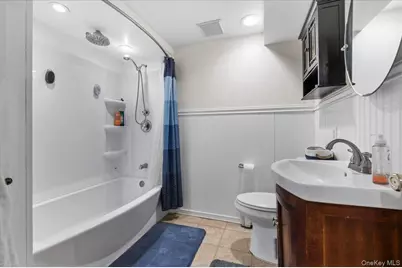 719 Catskill Avenue, Lindenhurst, NY 11757 - Photo 16