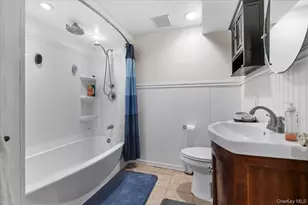 719 Catskill Ave, Lindenhurst, NY 11757 - Photo 16