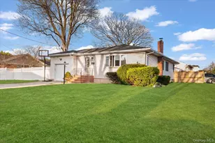 719 Catskill Ave, Lindenhurst, NY 11757 - Photo 34