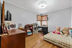 719 Catskill Ave, Lindenhurst, NY 11757 - Photo 6