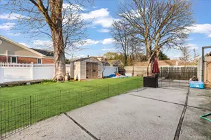 719 Catskill Ave, Lindenhurst, NY 11757 - Photo 28