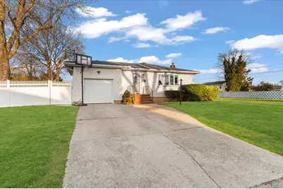 719 Catskill Avenue, Lindenhurst, NY 11757 - Photo 1