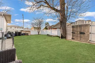 719 Catskill Ave, Lindenhurst, NY 11757 - Photo 30