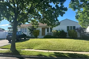 19 Edi Ave, Plainview, NY 11803 - Photo 2