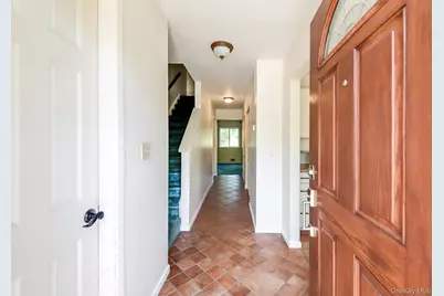 8 Knightsbridge #C, Poughkeepsie, NY 12603 - Photo 4