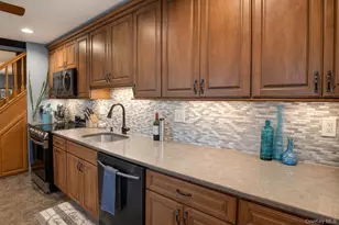 15 Hilltop Rd, Levittown, NY 11756 - Photo 14