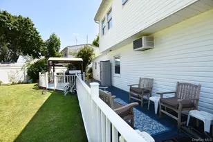 15 Hilltop Rd, Levittown, NY 11756 - Photo 42